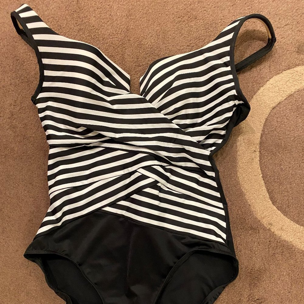 NEW Miraclesuit, Fabulous bathing suit, black and white, Size 16